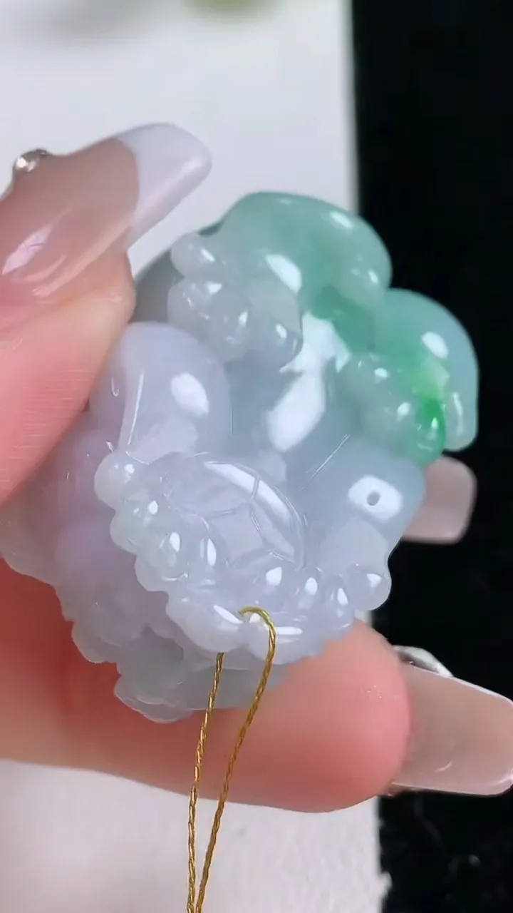 天然A货翡翠貔貅吊坠，尺寸35-24-17，重量:29.38g
12月24日