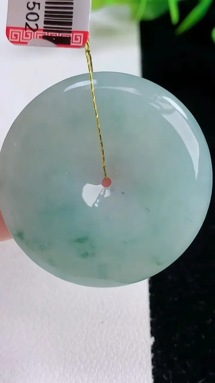 天然A货翡翠飘花平安扣吊坠，尺寸38.6-5.5，重量:18.31g
12月24日