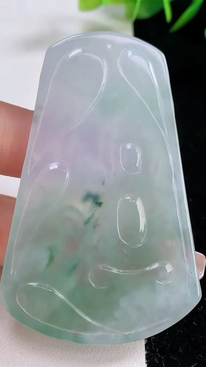 天然A货翡翠观音菩萨吊坠，尺寸66.7-42-4.3，重量:27.02g
12月24日