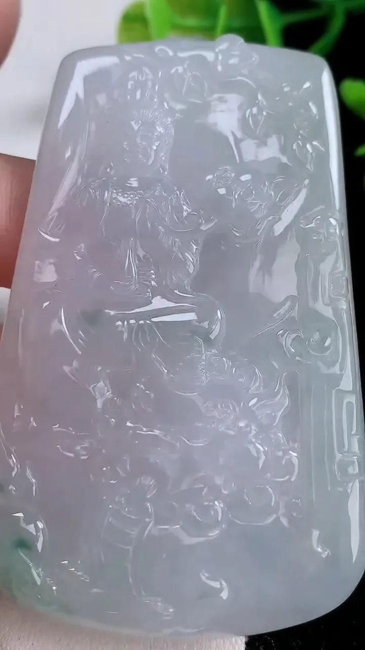 天然A货翡翠飘花文殊菩萨吊坠，尺寸71.6-45.3-6.2，重:49.24g
12月24日