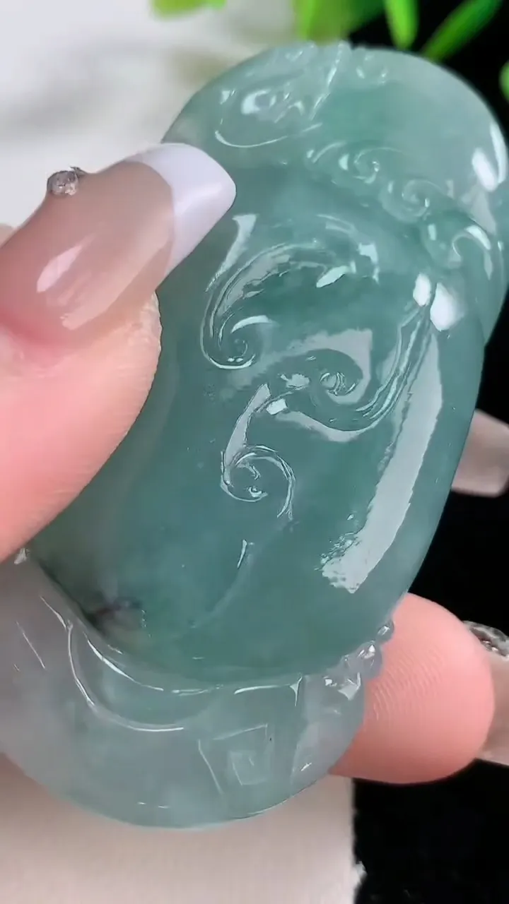 天然A货翡翠飘花凤凰吊坠，尺寸58-29.7-16，重:53.00g
12月24日