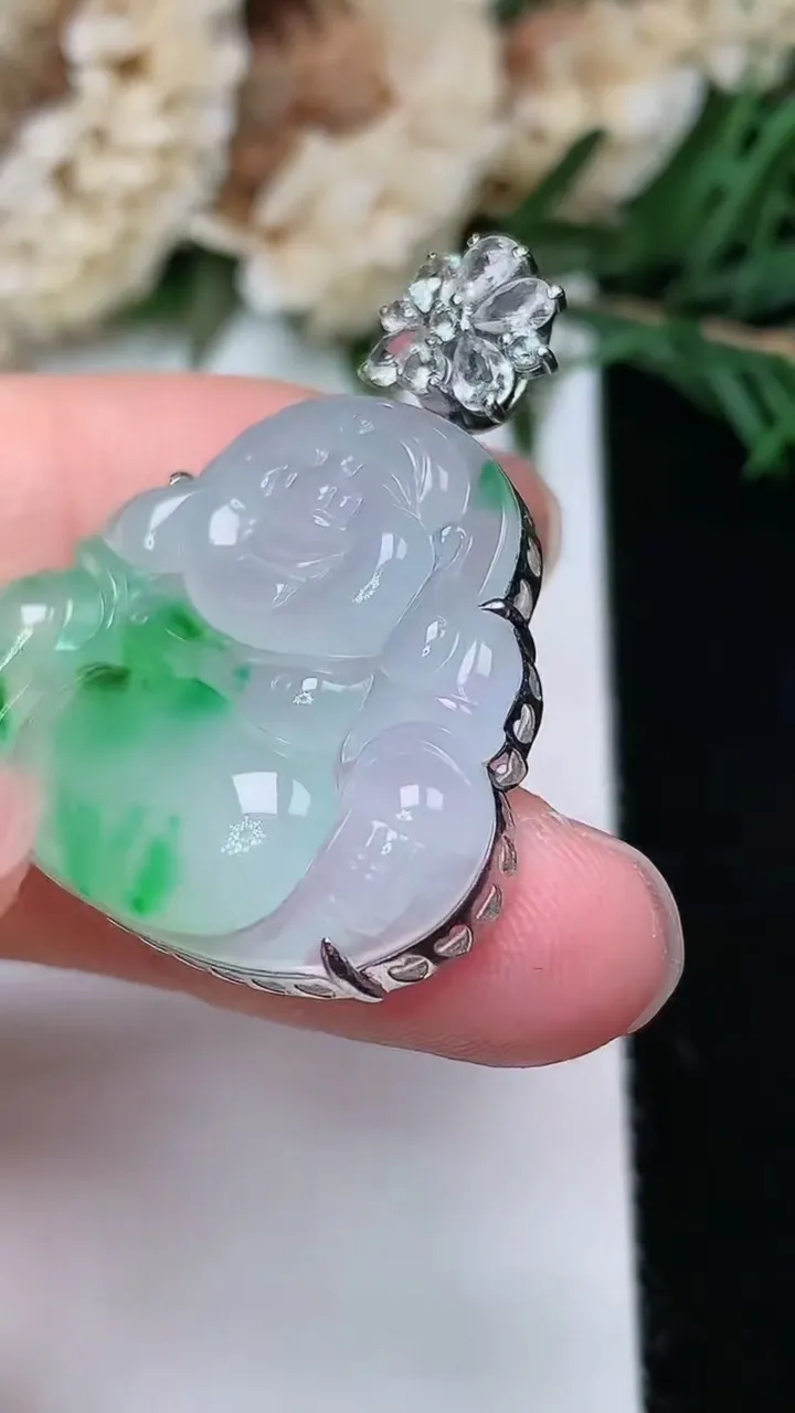 天然A货翡翠佛公吊坠，尺寸24-28.6-7.5，重量:6.80g
12月24日