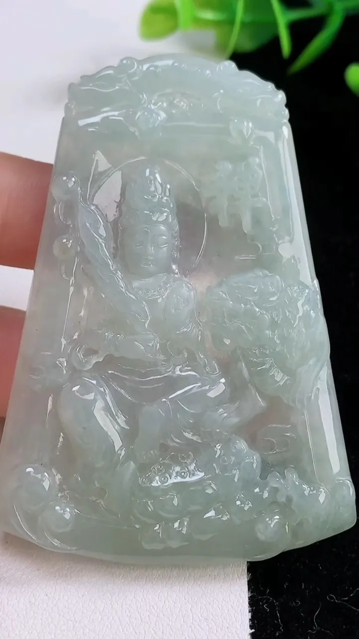 天然A货翡翠文殊菩萨吊坠，尺寸71-49-4.7，重量:32.37g
12月24日