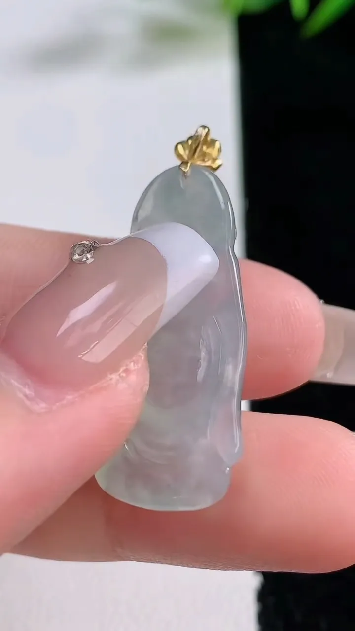 天然A货翡翠财神爷吊坠，尺寸31-12.8-6，重量:4.35g
12月24日