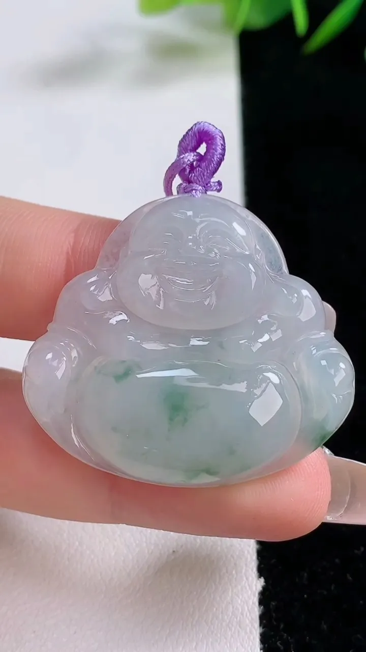 天然A货翡翠飘花佛公吊坠，尺寸32.5-36.6-5.7，重量:9.64g
12月24日