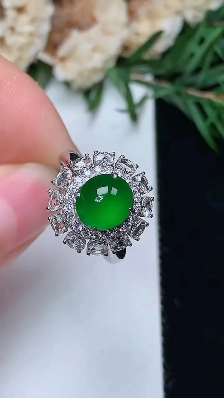 天然A货翡翠蛋面戒指，尺寸16.6-8-7.3，重量:3.54g2025年12月24日
工厂直销收藏