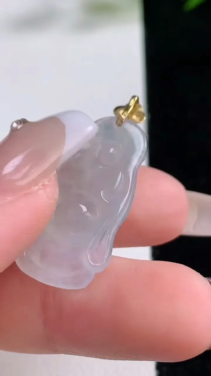 天然A货翡翠种白冰财神爷吊坠，尺寸28.3-14.2-5，重量:3.43g
12月24日