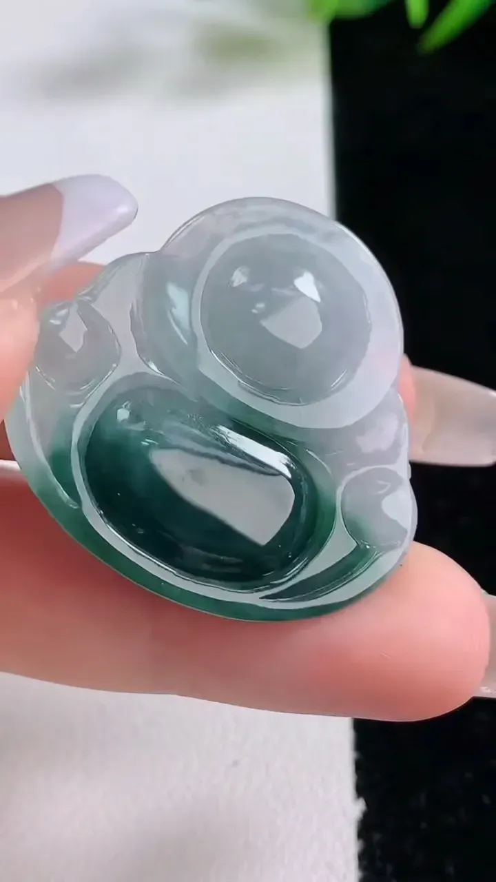 天然A货翡翠飘花佛公吊坠，尺寸30-32-6.3，重量:8.37g
12月24日