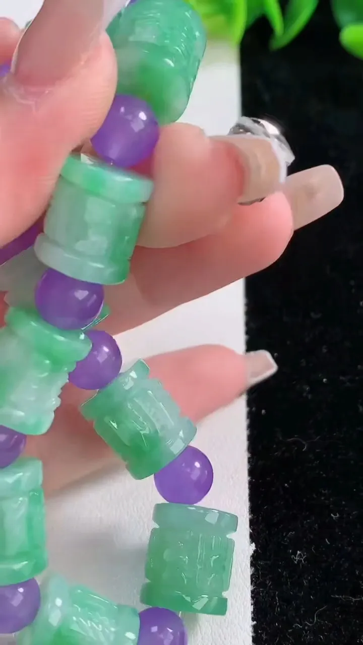 天然A货翡翠路路通手串，尺寸13-11，重:41.80g12月24日
工厂直销收藏佳品,种好水足，色泽均匀，有种有色，上手高大气！