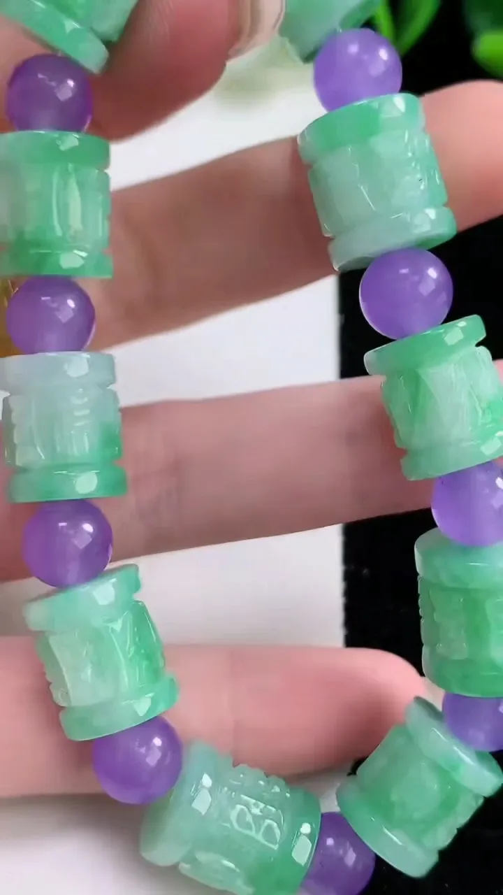 天然A货翡翠路路通手串，尺寸13-11，重:41.80g12月24日
工厂直销收藏佳品,种好水足，色泽均匀，有种有色，上手高大气！