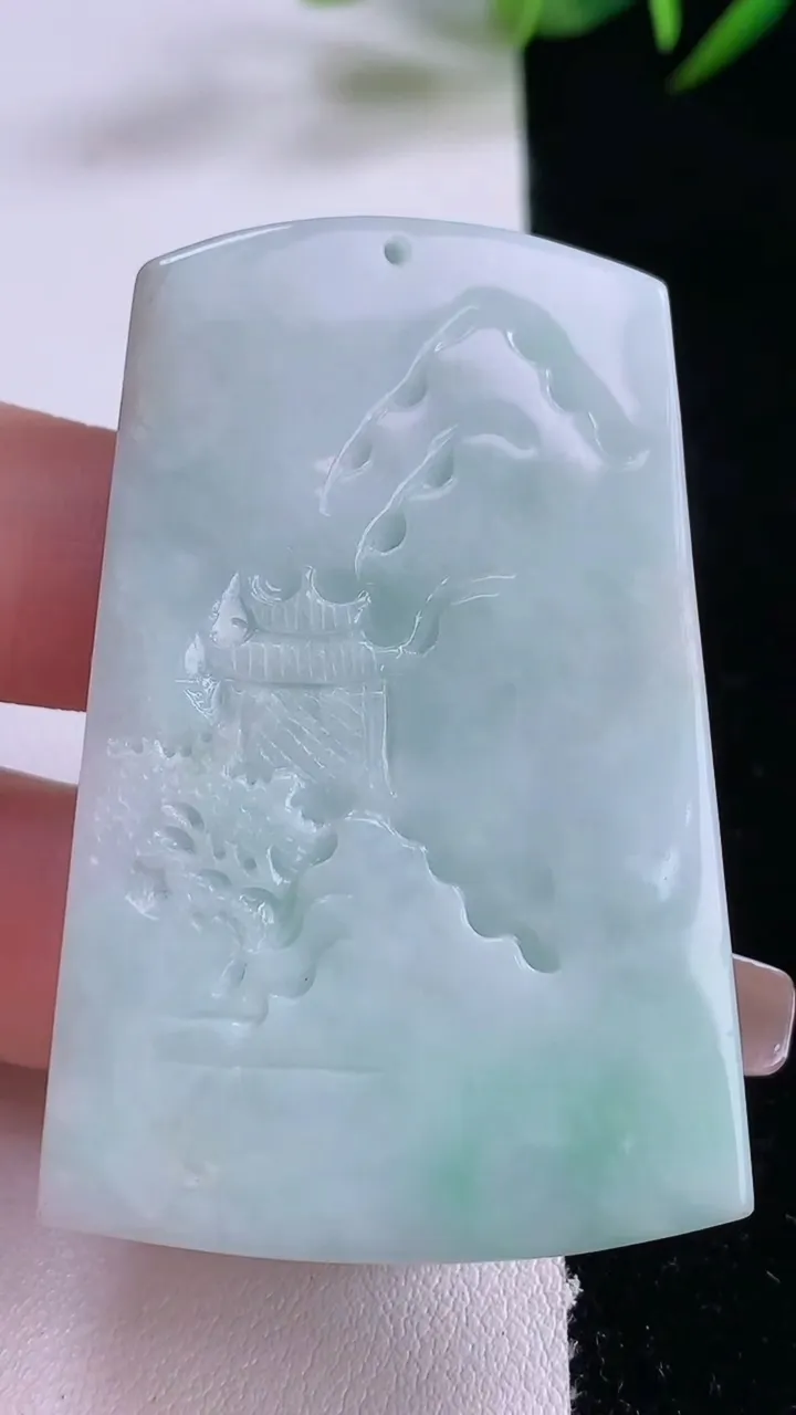 天然A货翡翠山水牌吊坠，尺寸54.2-34.5-10.8，重量:41.84g
12月24日