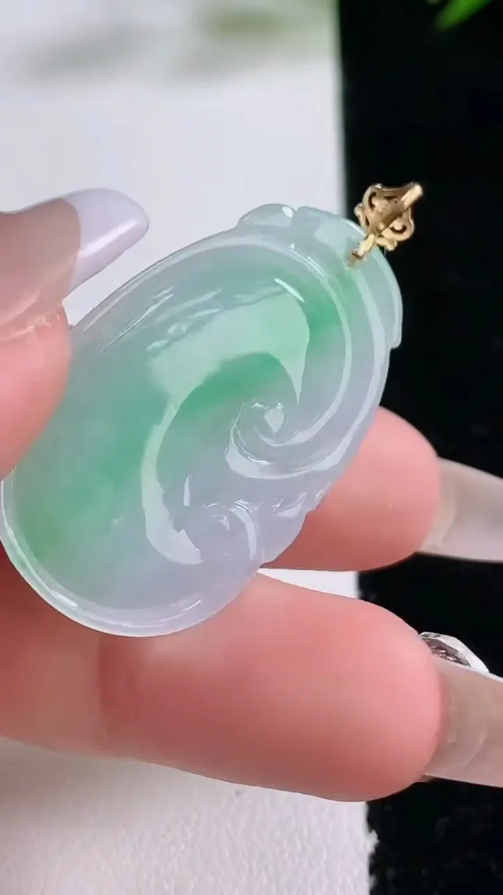 天然A货翡翠如意吊坠，尺寸34-21.2-4，重量:6.06g
12月24日