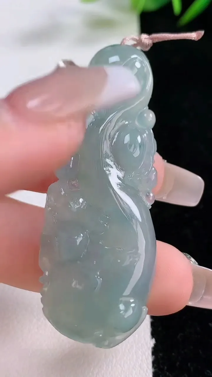 天然A货翡翠貔貅吊坠，尺寸55.2-20.5-6.2，重量:12.58g
12月24日