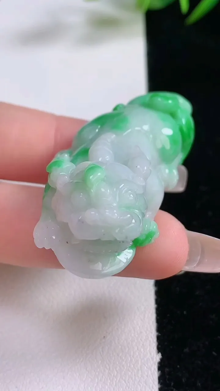 天然A货翡翠貔貅吊坠，尺寸52.5-20.4-11.5，重量:25.09g
12月24日