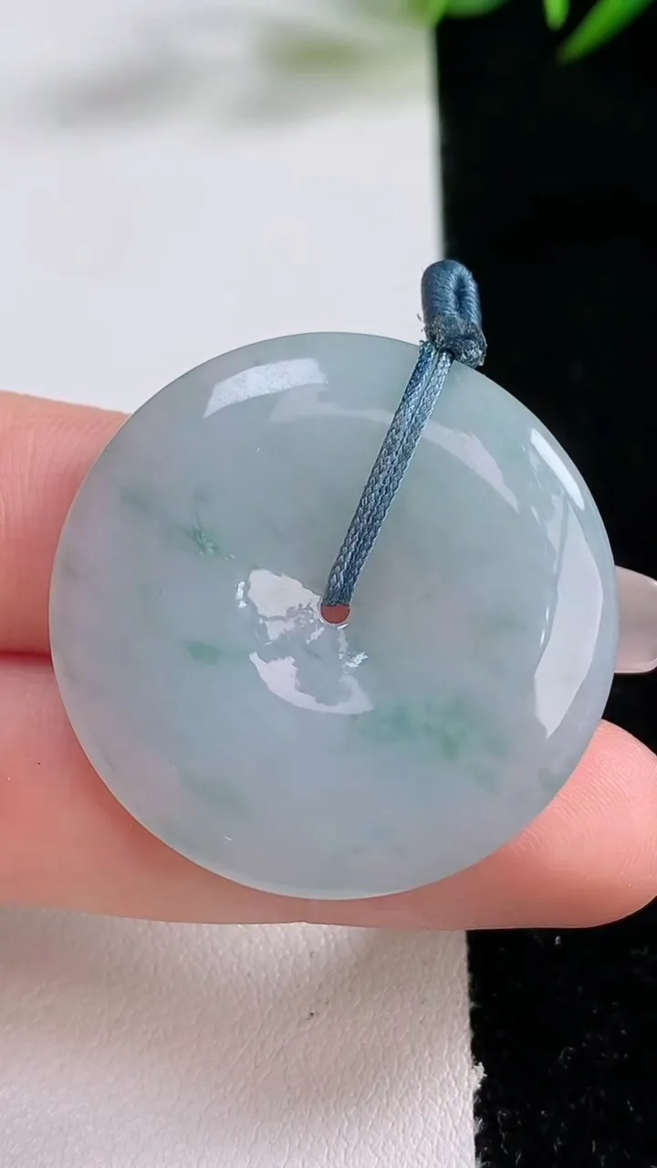 天然A货翡翠飘花平安扣吊坠，尺寸32.3-5，重量:11.97g
12月24日