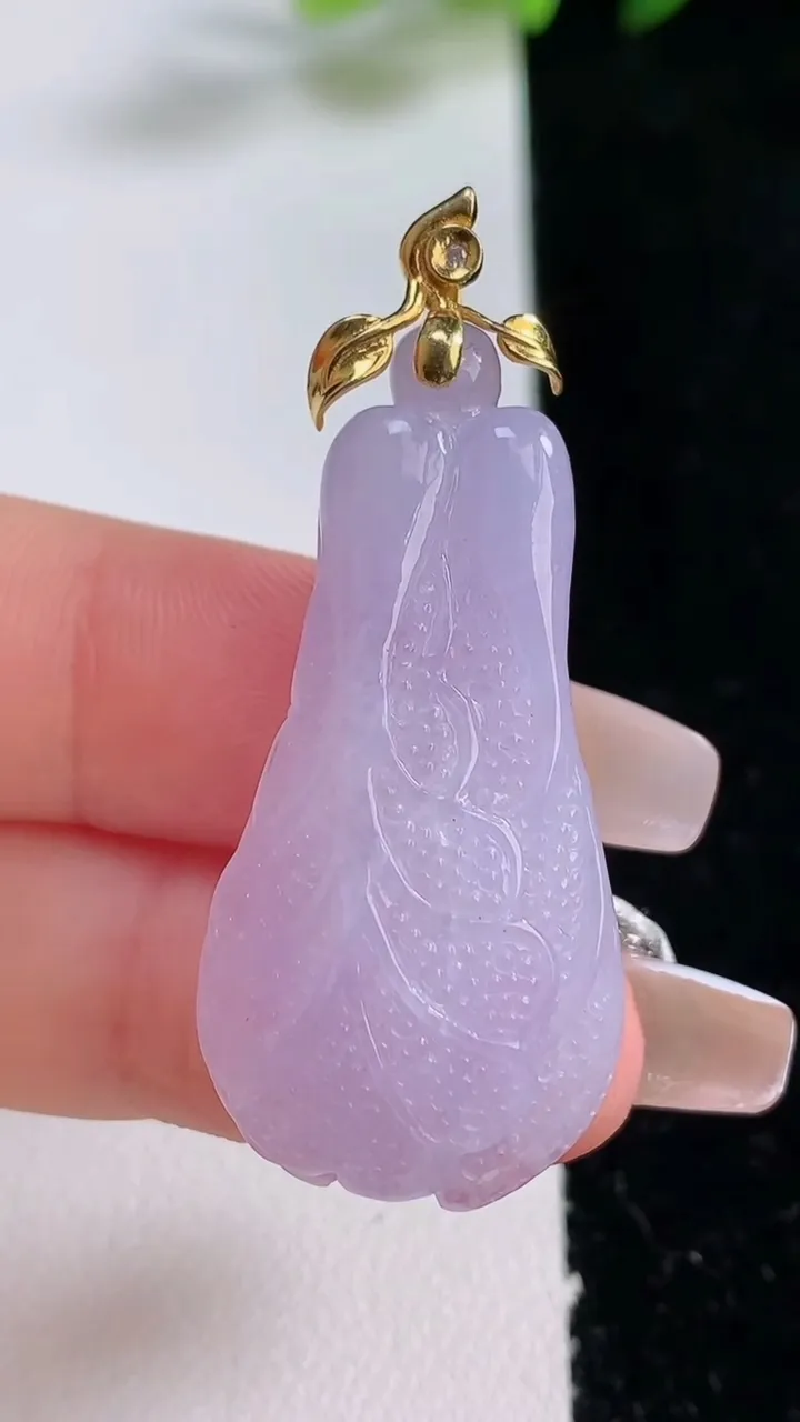 天然A货翡翠18K金紫罗兰白菜吊坠，尺寸37-19-8.3，重量:10.72g
12月24日