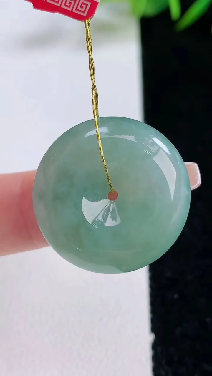 天然A货翡翠平安扣吊坠，尺寸24-6，重量:6.76g
12月24日