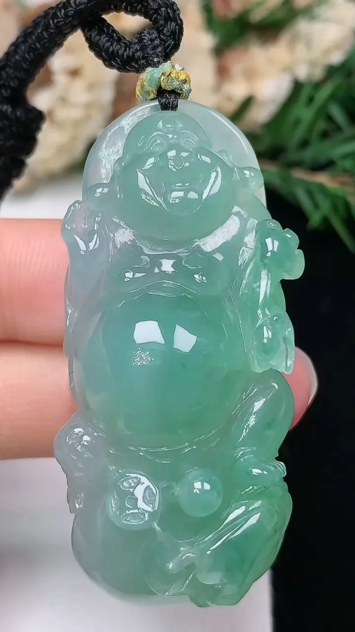 天然A货翡翠逍遥佛吊坠，尺寸49.7-21.5-14.9，重量:31.00g
12月24日