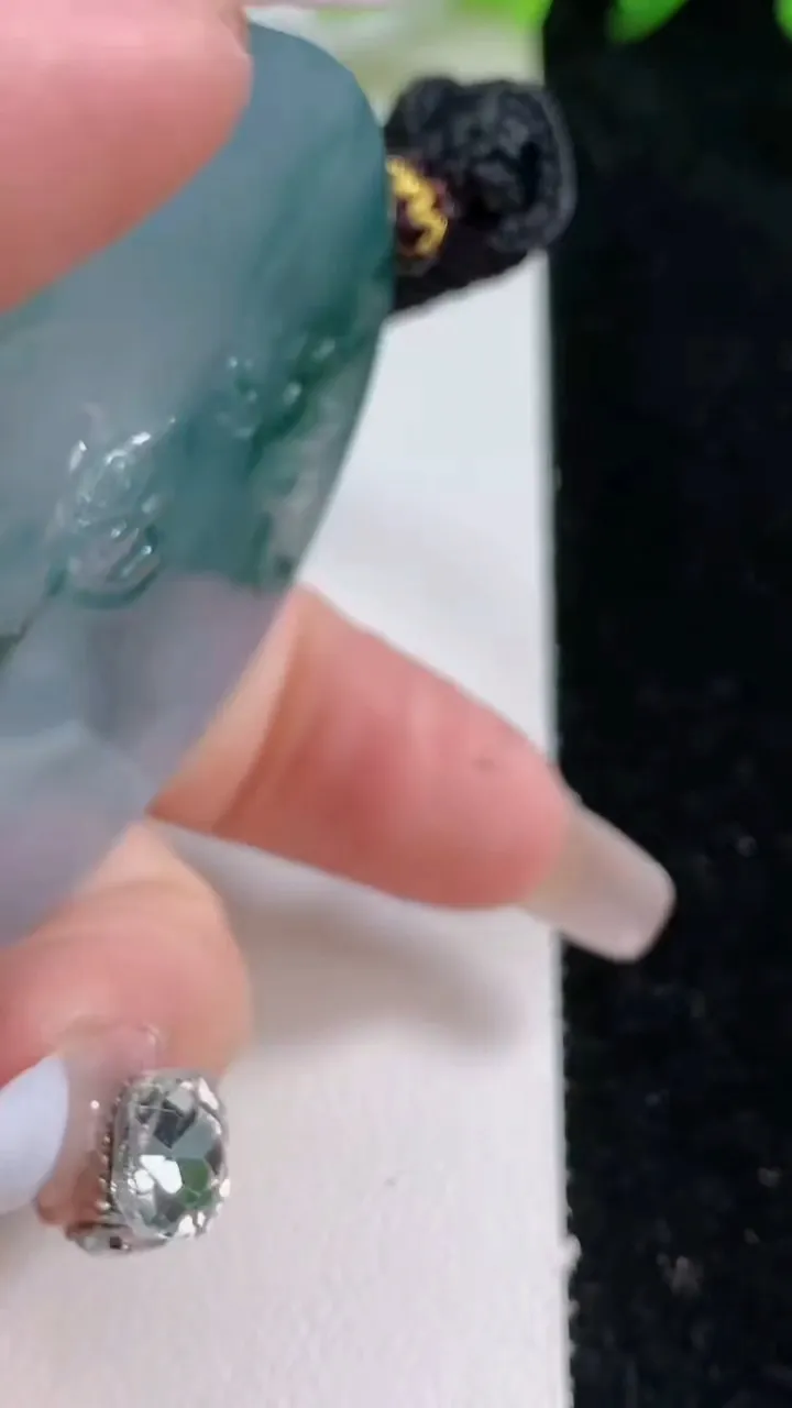 天然A货翡翠飘花普贤菩萨吊坠，尺寸56-48.8-6.2，重:38.08g
12月24日