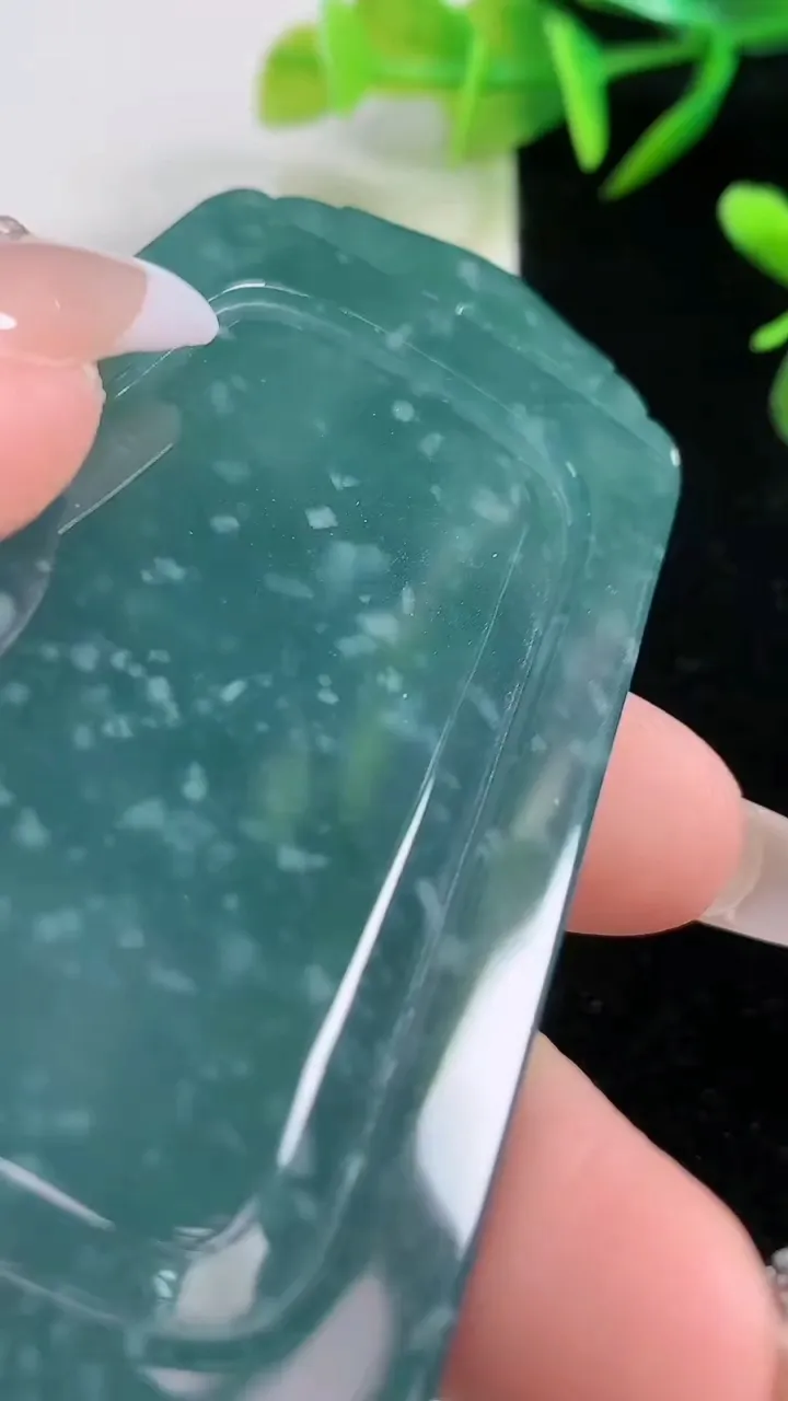 天然A货翡翠蓝水观音菩萨吊坠，尺寸74-44-8，重:56.20g
12月24日