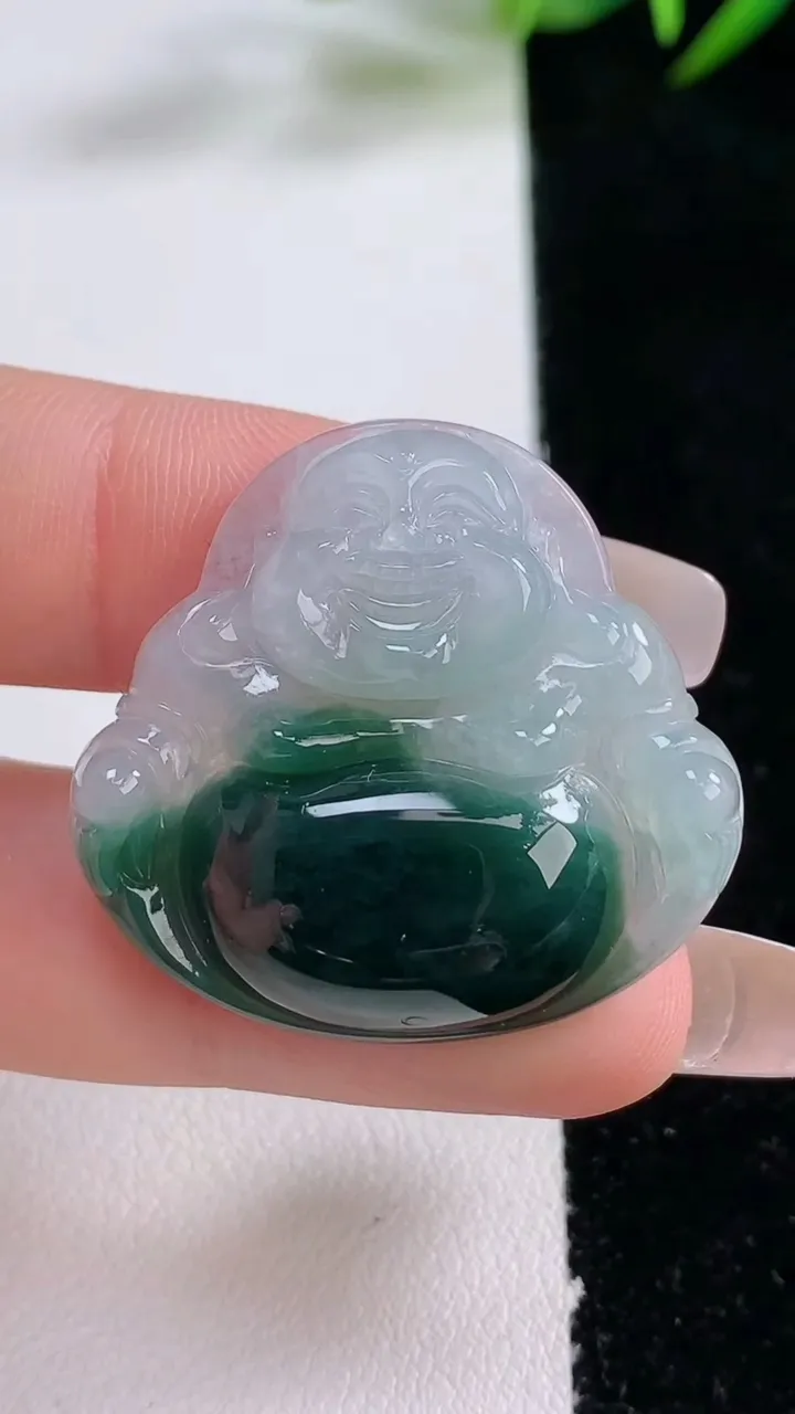 天然A货翡翠飘花佛公吊坠，尺寸30-32-6.3，重量:8.37g
12月24日