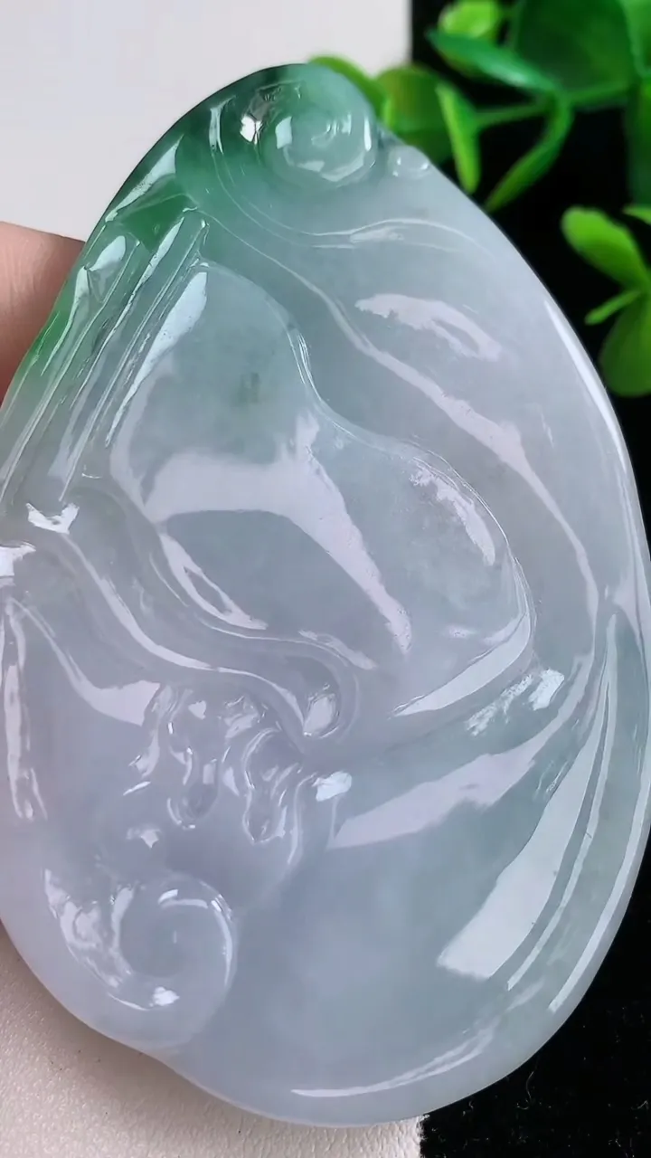 天然A货翡翠不动明王吊坠，尺寸84-55-12.8，重:83.72g
12月24日