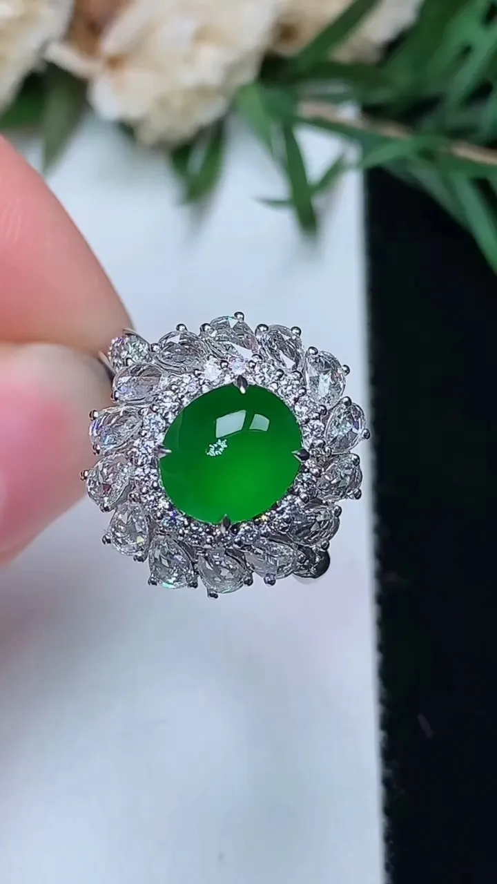 天然A货翡翠蛋面戒指，尺寸17-8-6.9，重量:5.17g2025年12月24日
工厂直销收藏佳品