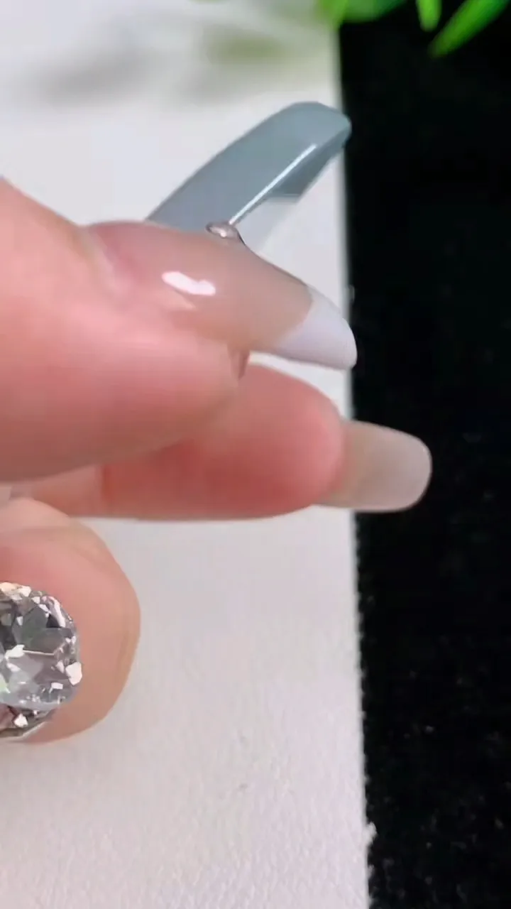 天然A货翡翠飘花观音菩萨吊坠，尺寸64.4-39.8-6，重量:30.18g
12月24日