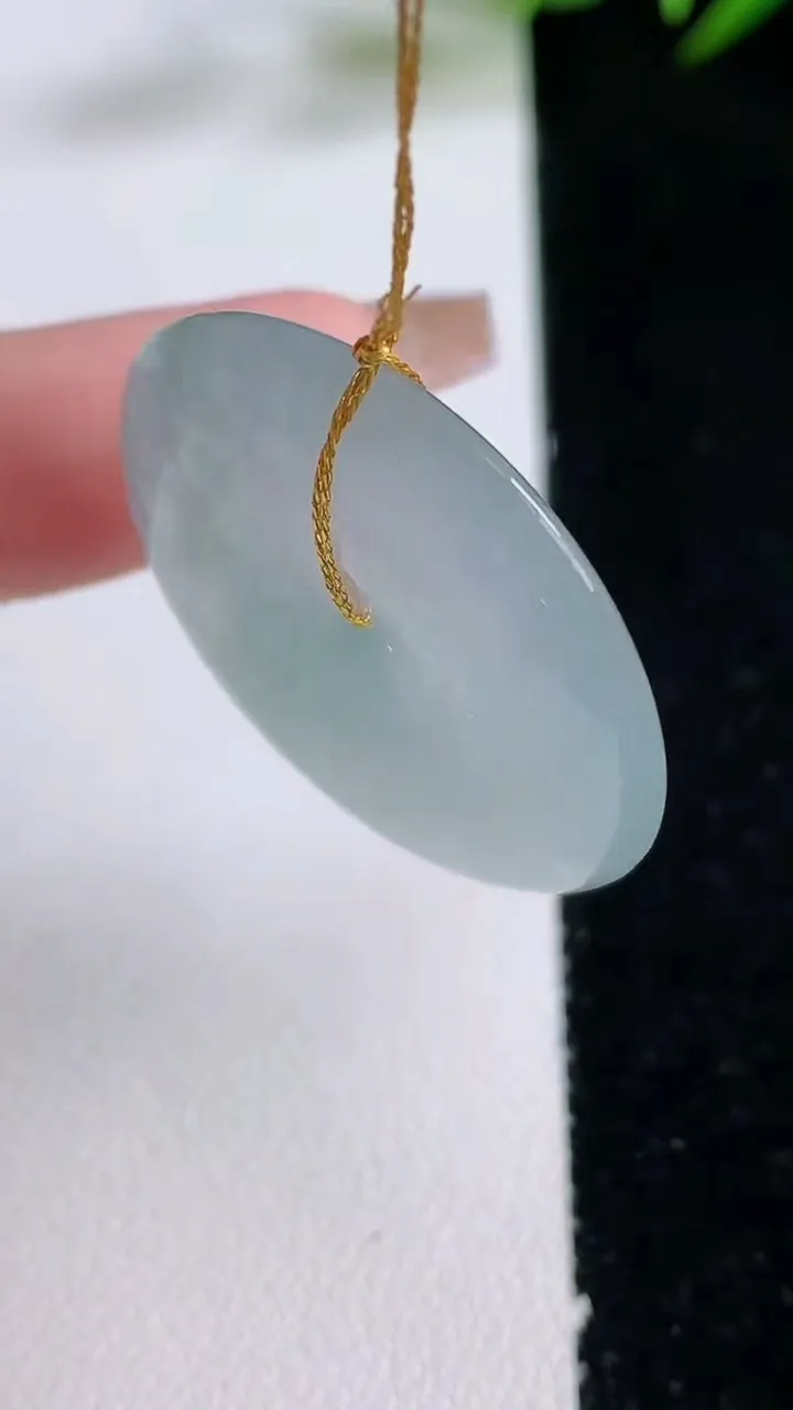 天然A货翡翠冰种飘花平安扣吊坠，尺寸30.4-5.5，重量:11.04g
12月24日