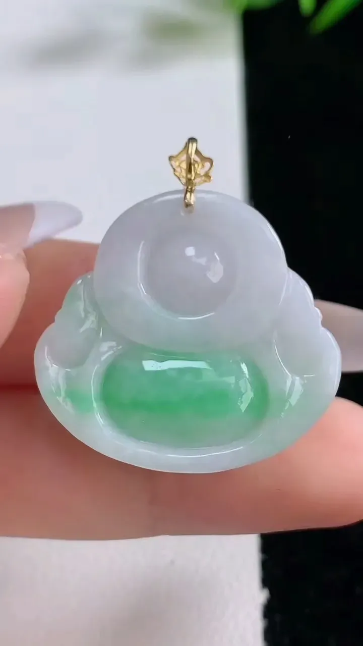 天然A货翡翠佛公吊坠，尺寸26.7-28.6-8.2，重量:8.84g
12月24日