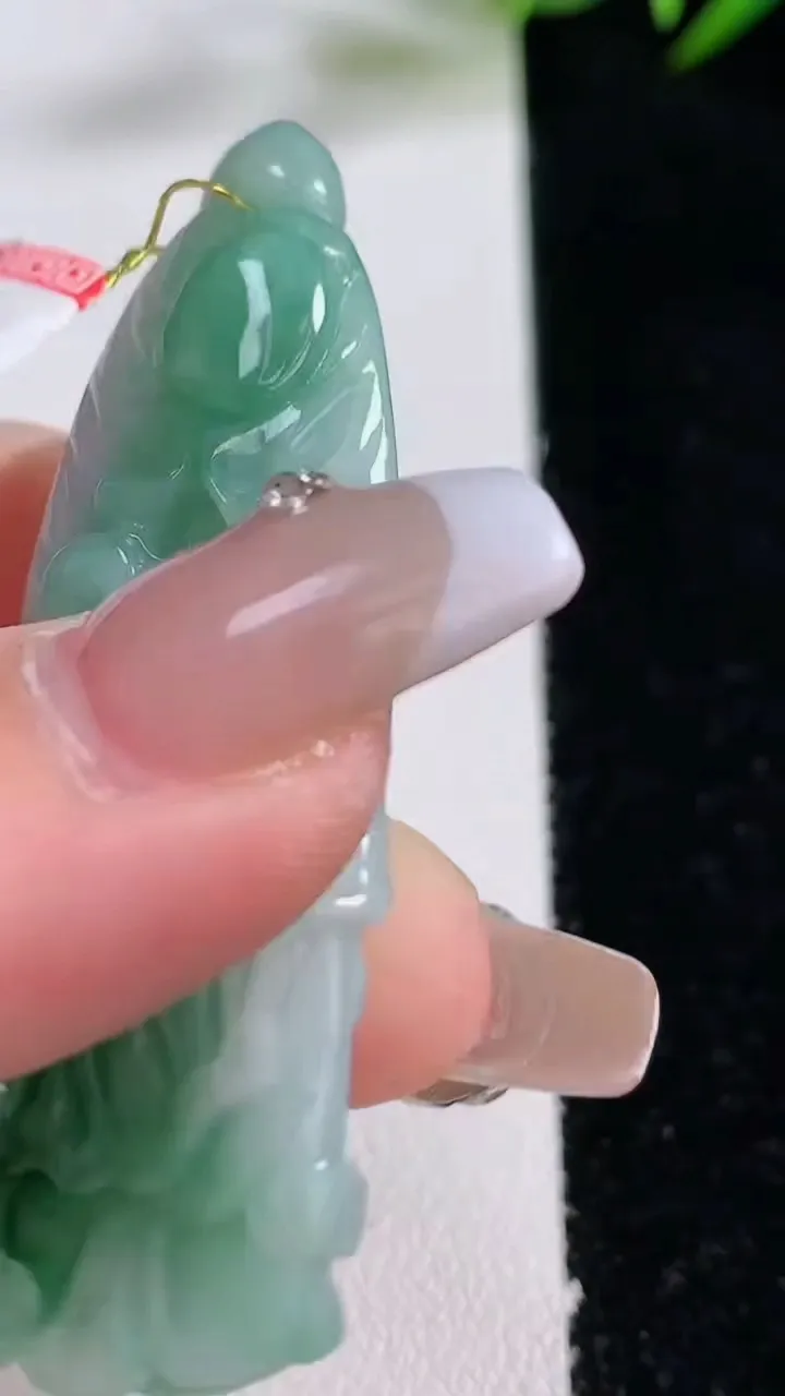 天然A货翡翠白菜吊坠，尺寸55.7-23.4-9，重量:20.72g
12月24日