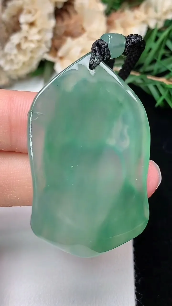 天然A货翡翠文殊菩萨吊坠，尺寸43.8-27.3-5.6，重量:17.21g
12月24日