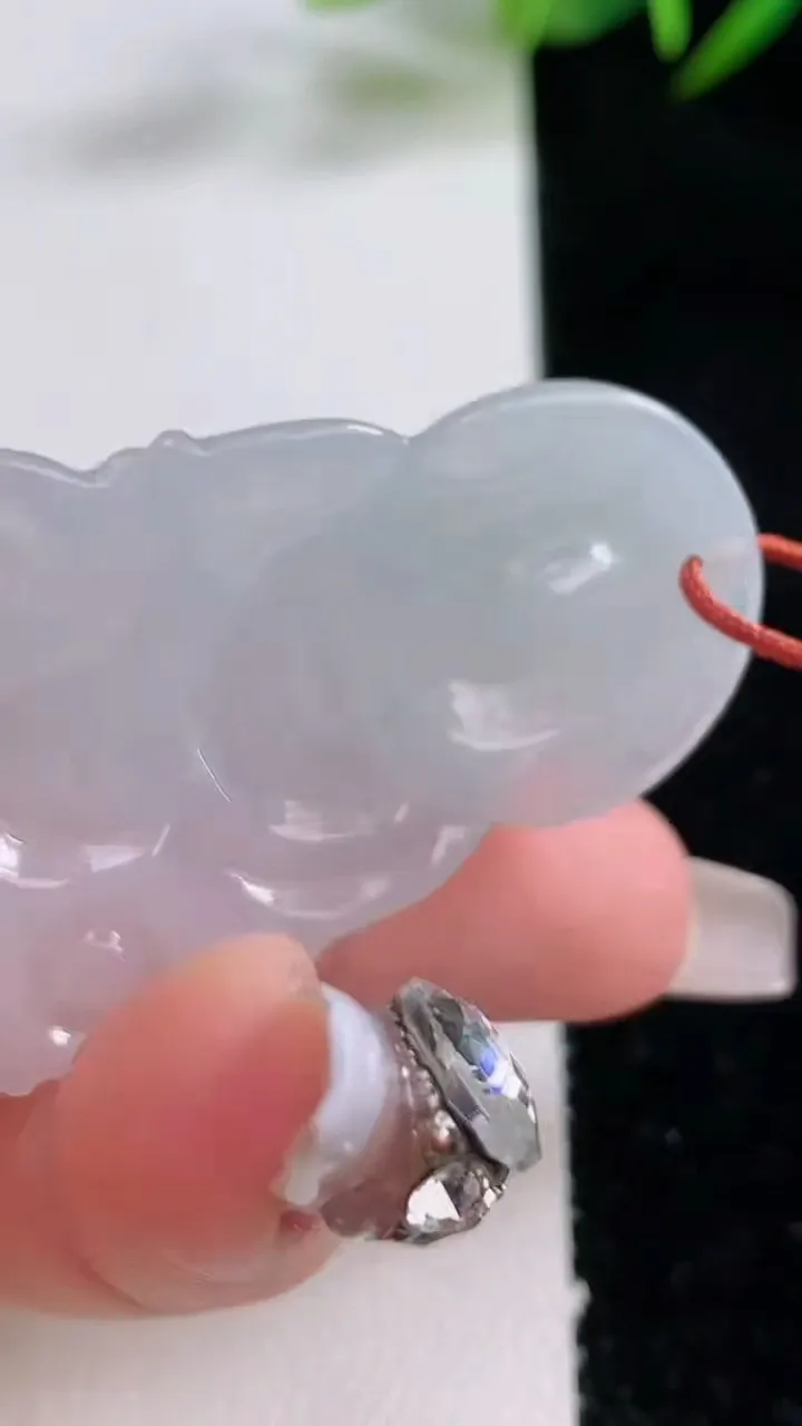 天然A货翡翠观音菩萨吊坠，尺寸46.6-29.2-5.4，重量:11.35g
12月24日