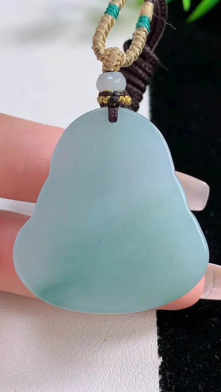 天然A货翡翠飘花财神爷吊坠，尺寸37-35.2-12.3，重量:30.81g
12月24日