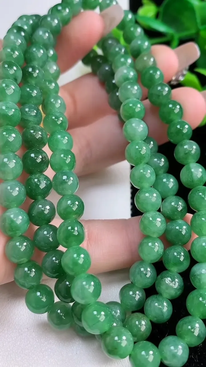 天然A货翡翠圆珠项链，尺寸7，重:64.53g
12月24日