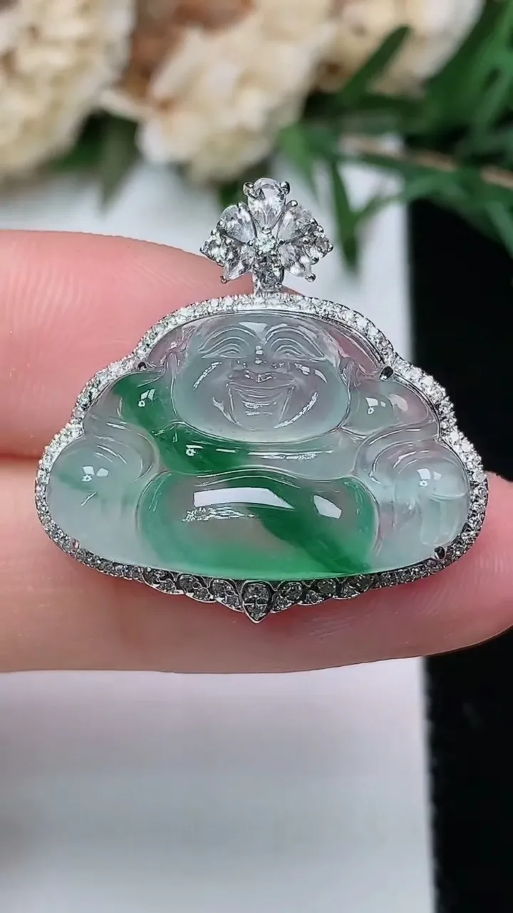 天然A货翡翠佛公吊坠，尺寸25-25.3-8.3，裸石14.7-22.9
12月24日