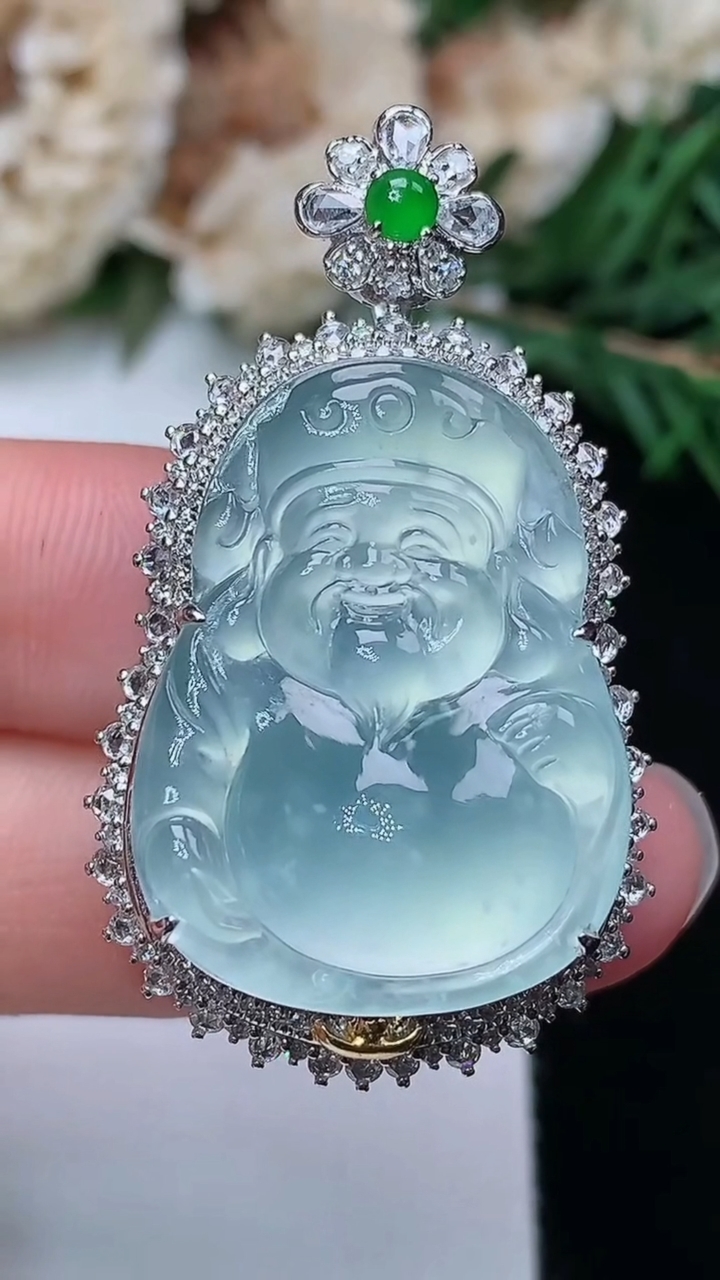 天然A货翡翠白冰财神爷吊坠，尺寸40.6-23.4-13.4，裸石25.9-19.4，重量:11.72g
12月24日，重量:11.72g