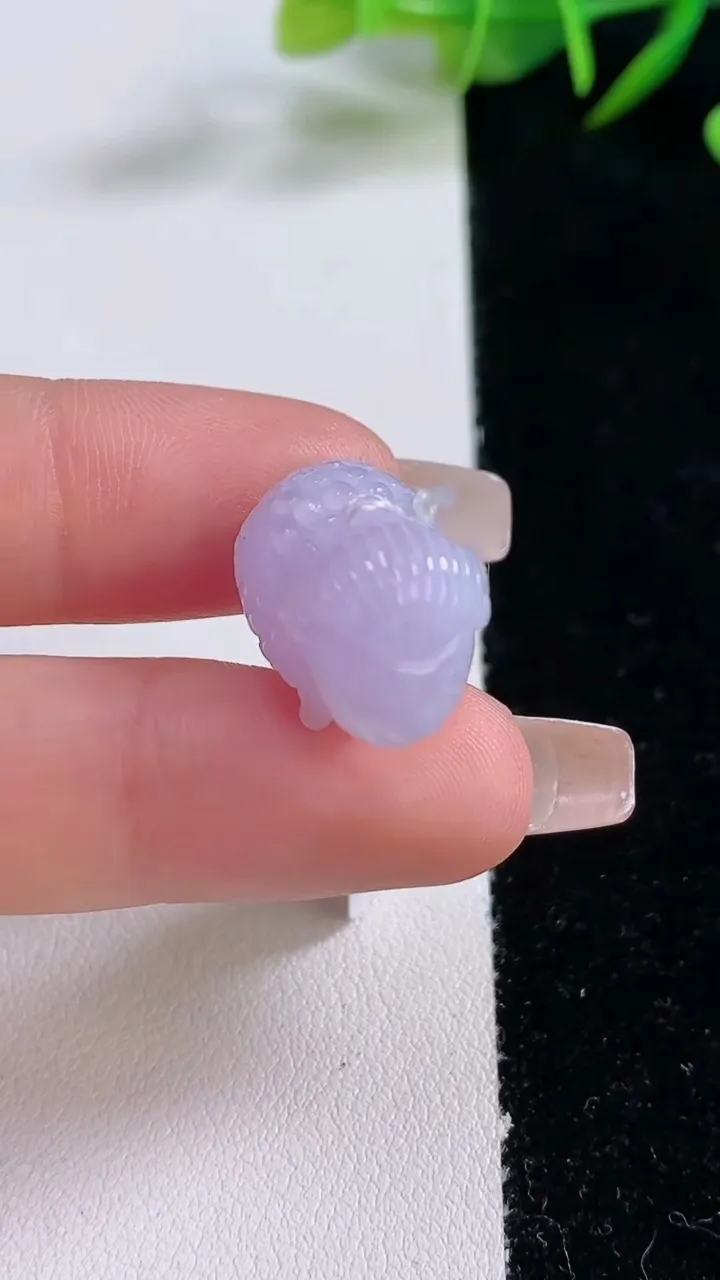 天然A货翡翠紫罗兰生肖羊吊坠，尺寸20-14.4-12.5，重量:6.34g
12月24日