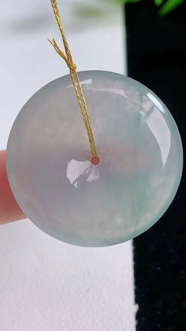 天然A货翡翠冰种飘花平安扣吊坠，尺寸30.4-5.5，重量:11.04g
12月24日