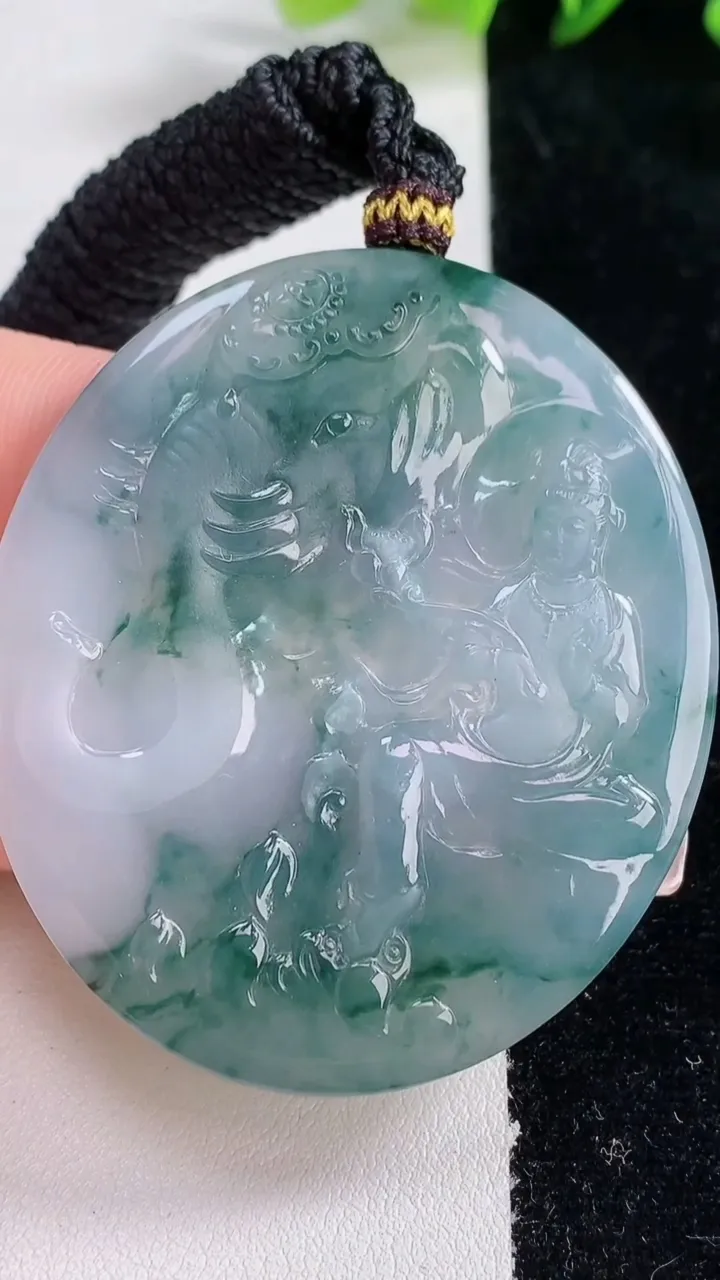 天然A货翡翠飘花普贤菩萨吊坠，尺寸56-48.8-6.2，重:38.08g
12月24日