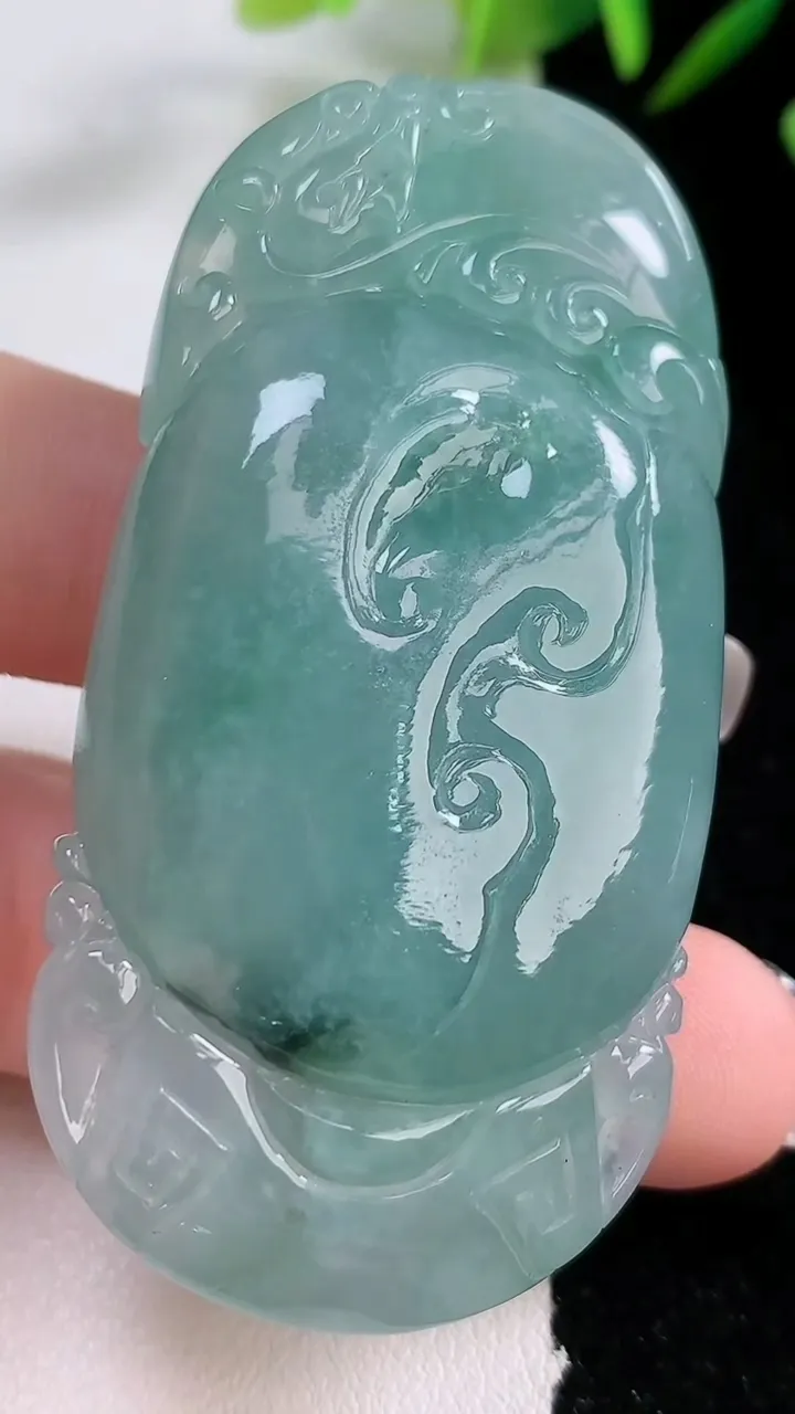 天然A货翡翠飘花凤凰吊坠，尺寸58-29.7-16，重:53.00g
12月24日