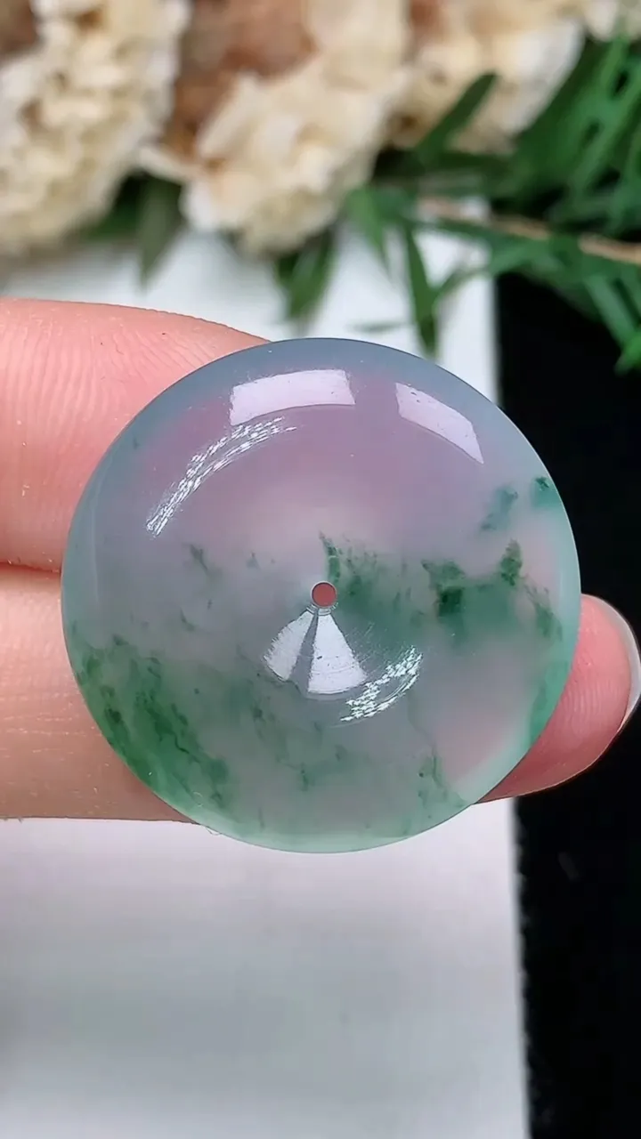 天然A货翡翠飘花平安扣吊坠，尺寸24.2-5.6，重量:6.43g
12月24日