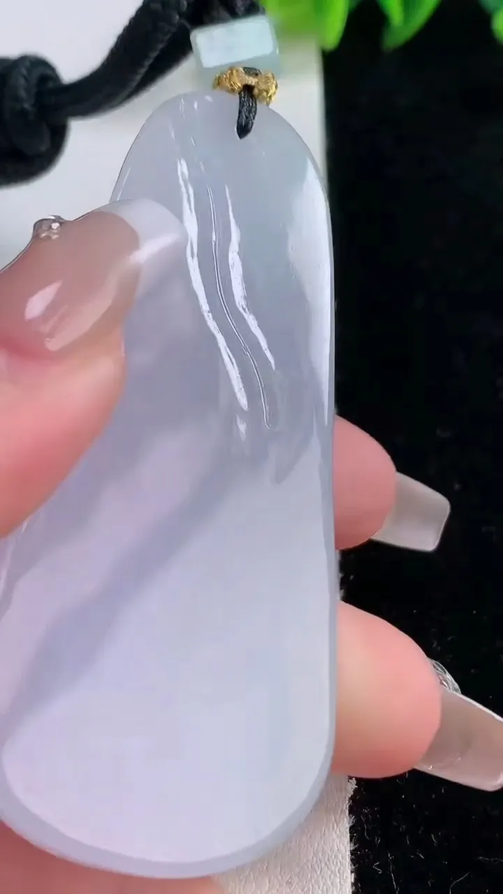 天然A货翡翠阿弥陀佛吊坠，尺寸69-31.2-11.6，重量:53.82g
12月24日