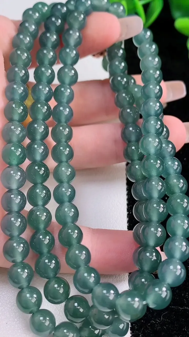 天然A货翡翠圆珠项链，尺寸7-108颗，重:63.34g
12月24日