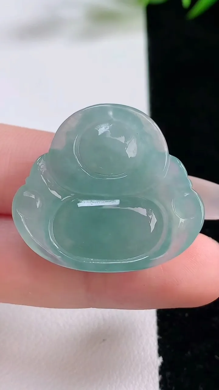 天然A货翡翠佛公吊坠，尺寸27-31-6.3，重量:7.94g
12月24日