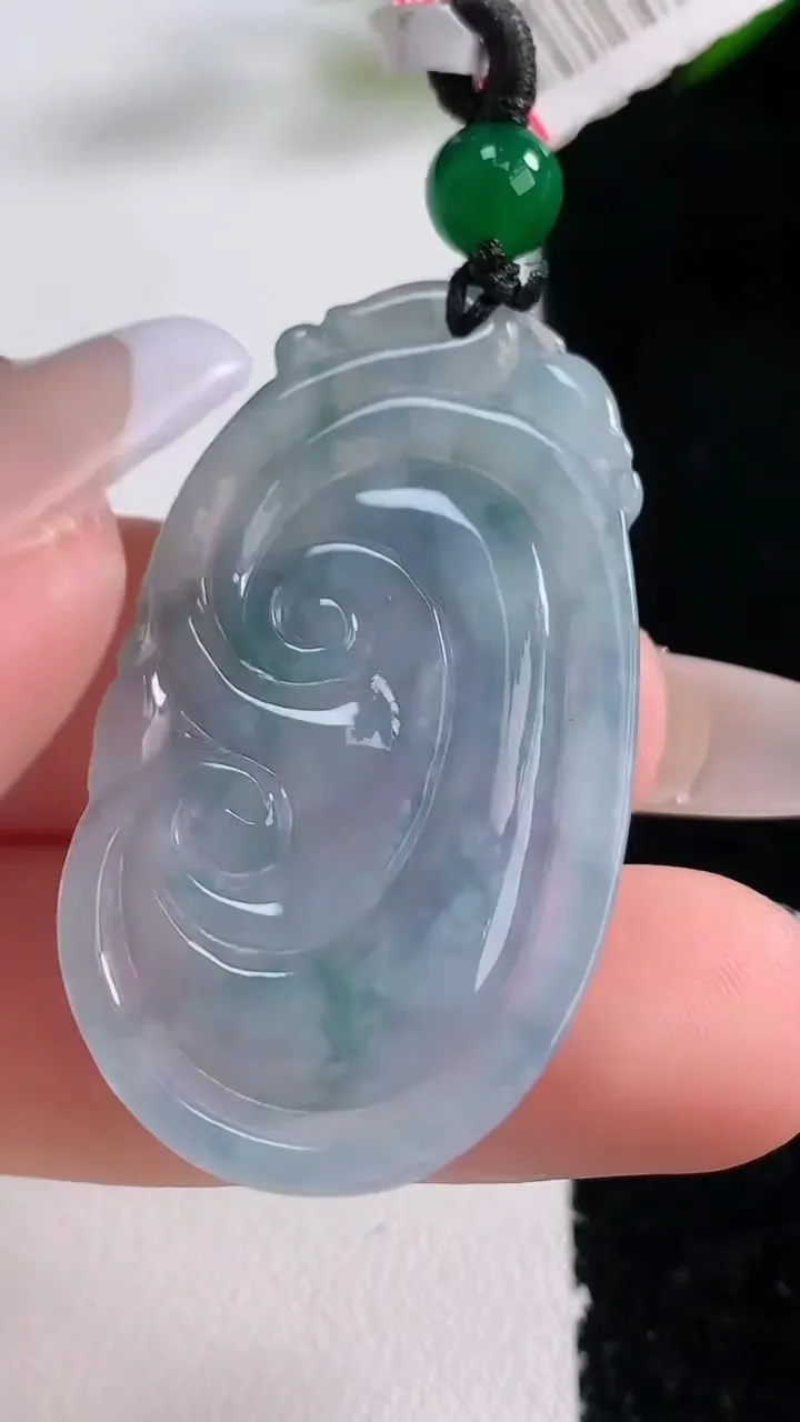 天然A货翡翠紫罗兰如意吊坠，尺寸41.4-24.7-4.6，重量:8.54g
12月24日