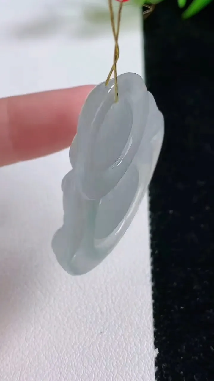 天然A货翡翠佛公吊坠，尺寸35.8-38-6.2，重量:12.35g
12月24日