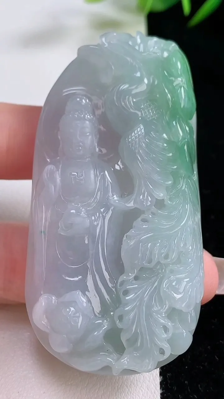 天然A货翡翠凤凰阿弥陀佛吊坠，尺寸68.3-33.7-12.2，重量:62.21g
12月24日