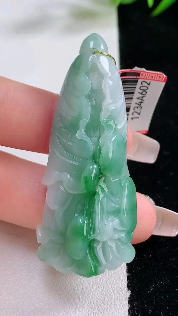 天然A货翡翠白菜吊坠，尺寸55.7-23.4-9，重量:20.72g
12月24日