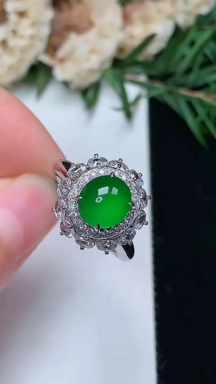 天然A货翡翠蛋面戒指，尺寸17-7.8-7.2，重量:3.95g2025年12月24日
工厂直销收藏